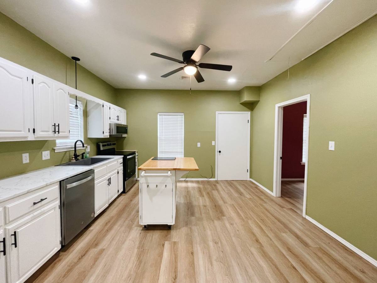 House for rent at 614 N 10th St, Collinsville, OK 74021
