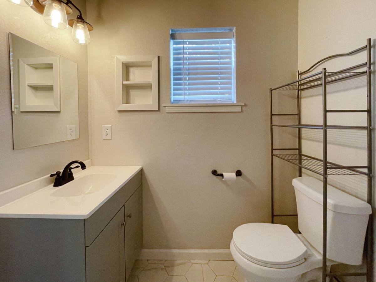 House for rent at 614 N 10th St, Collinsville, OK 74021