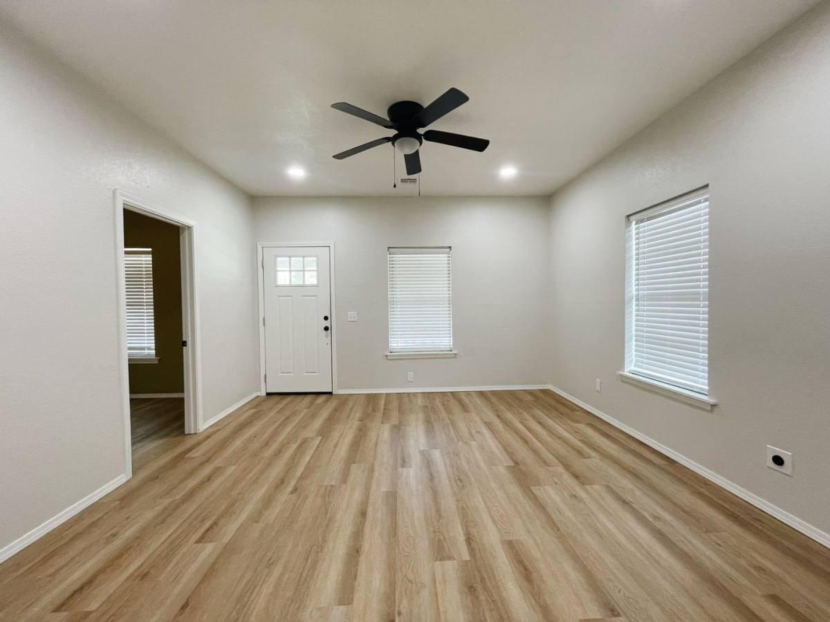House for rent at 614 N 10th St, Collinsville, OK 74021