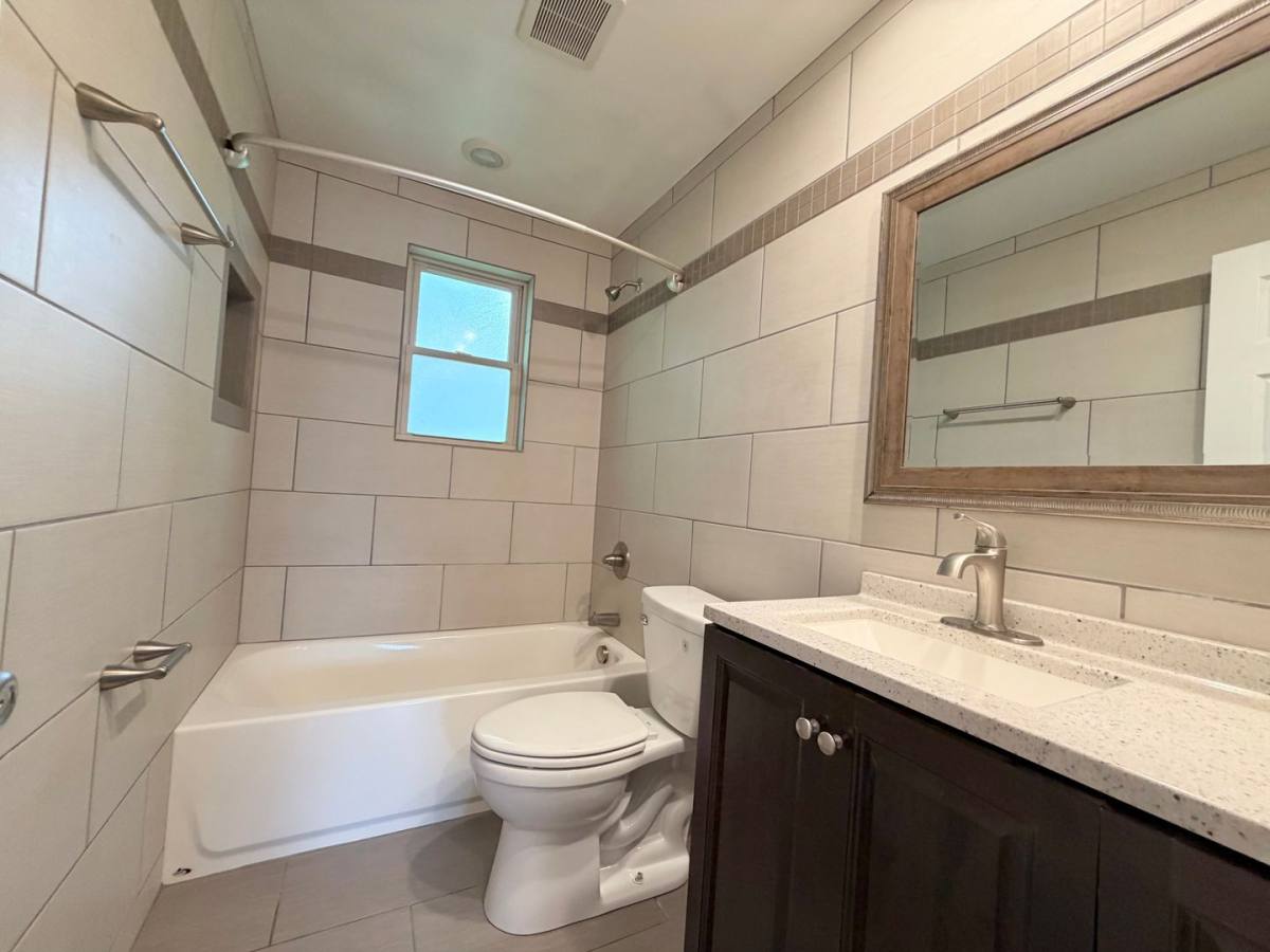 Apartment for rent at 220 Oak St, Loveland, OH 45140