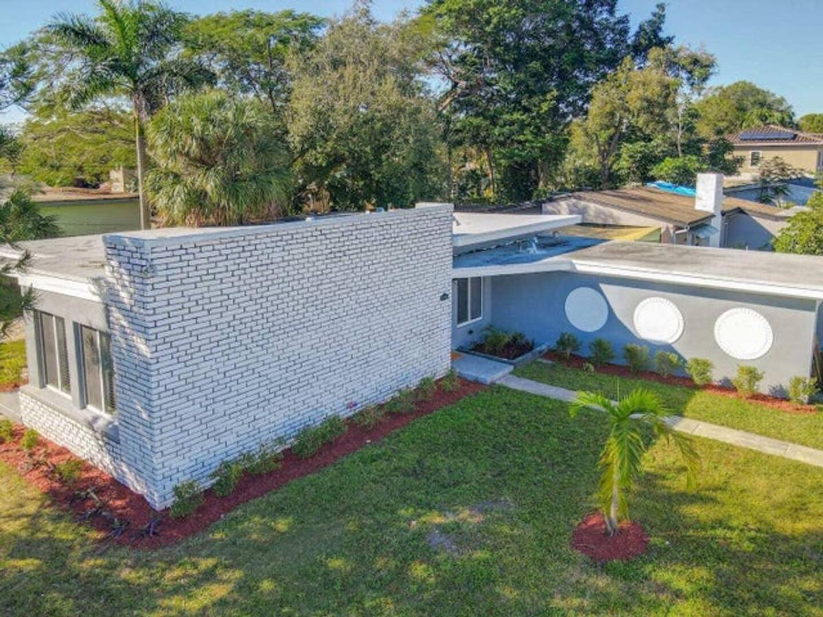 House for rent at 1500 SW 12th St, Fort Lauderdale, FL 33312