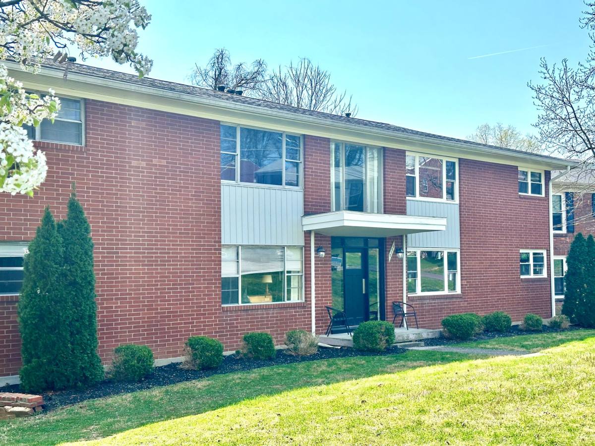 Apartment for rent at 2722 Riedling Dr, Louisville, KY 40206
