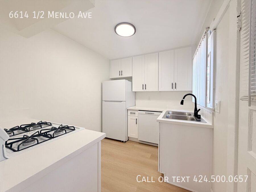 Apartment for rent at 6614 1 2 Menlo Ave, Los Angeles, CA 90044