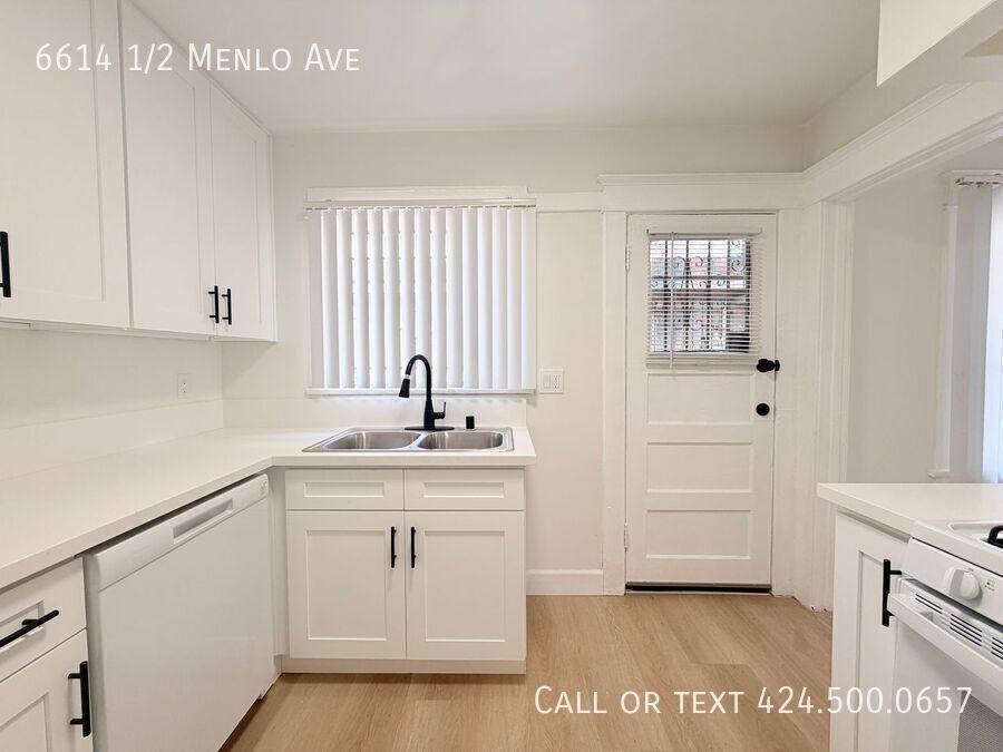Apartment for rent at 6614 1 2 Menlo Ave, Los Angeles, CA 90044