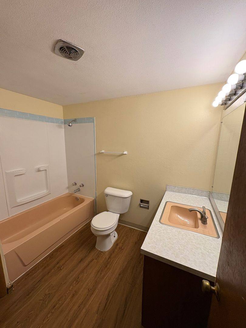 Apartment for rent at 3902-3912 15th Ave, Rockford, IL 61108
