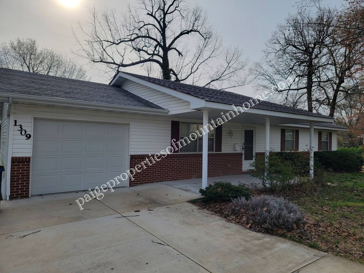House for rent at 1309 Post Oak Rd, Mountain Home, AR 72653