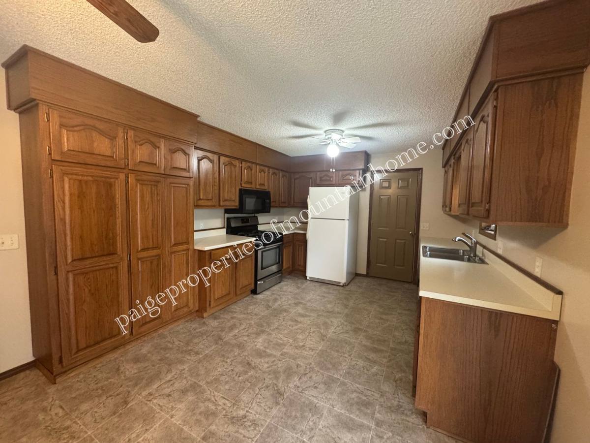 House for rent at 1309 Post Oak Rd, Mountain Home, AR 72653
