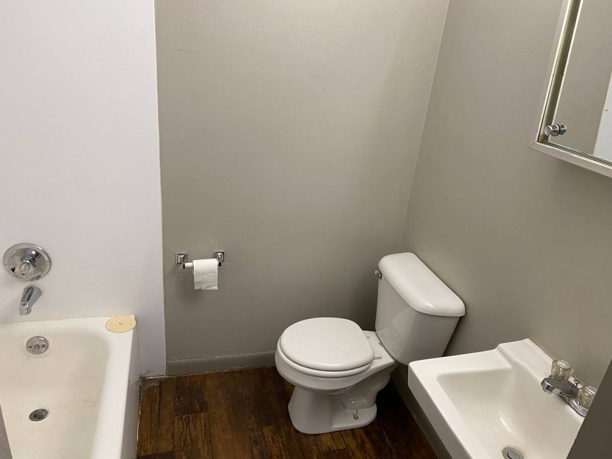 Apartment for rent at 900 Elder Lane, Des Moines, IA 50315