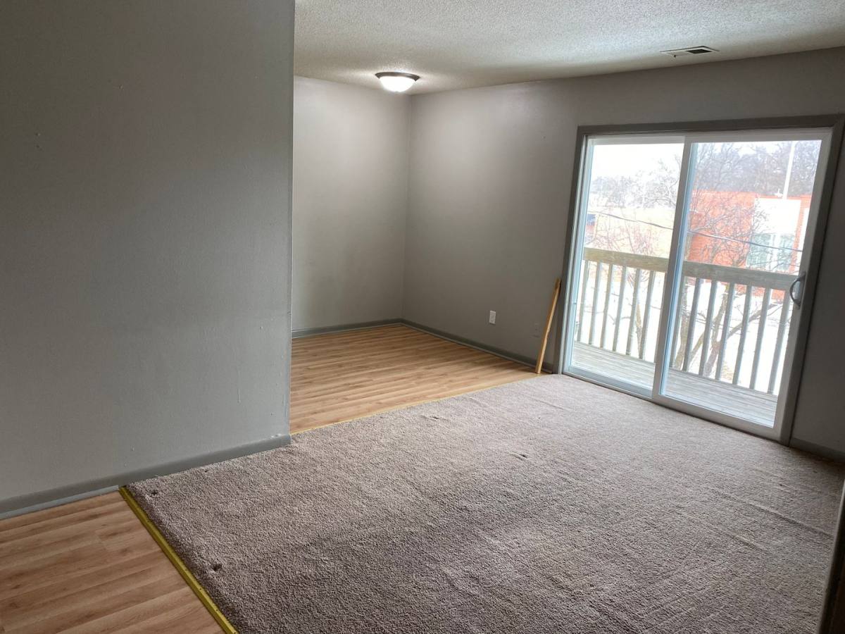 Apartment for rent at 900 Elder Lane, Des Moines, IA 50315
