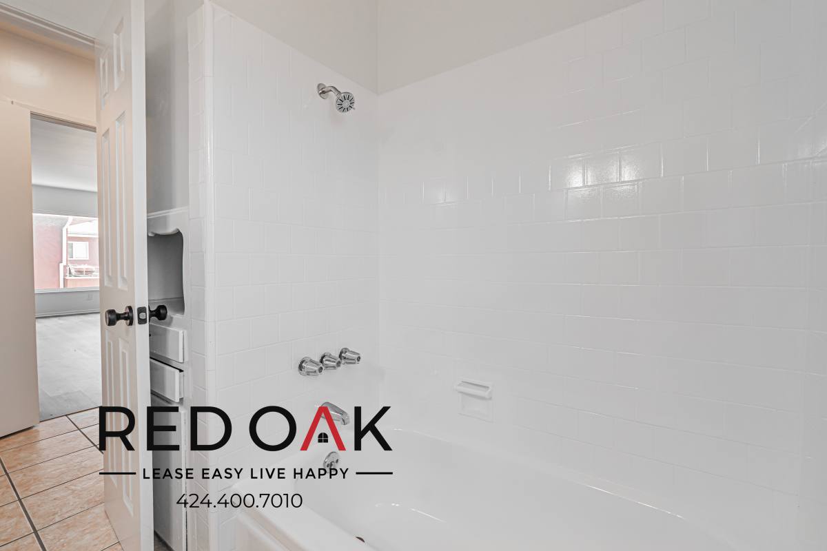 Condo for rent at 3925 Roxanne Ave #19, Los Angeles, CA 90008