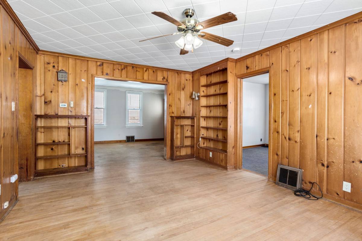 Apartment for rent at 120 W 5th St, Kaukauna, WI 54130