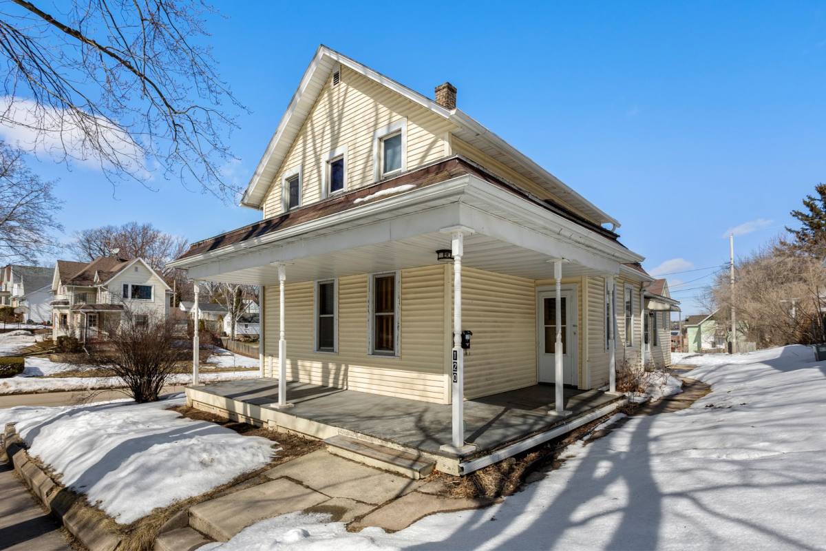 Apartment for rent at 120 W 5th St, Kaukauna, WI 54130