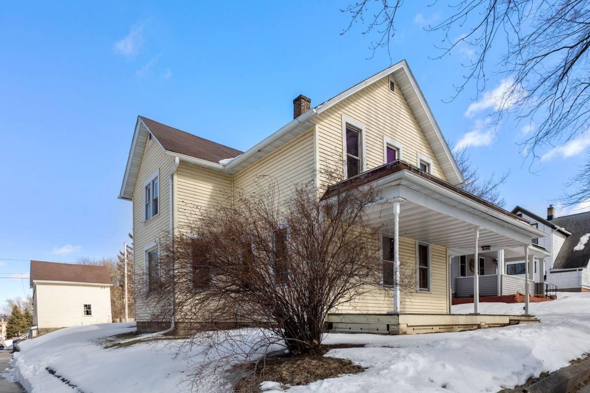 Apartment for rent at 120 W 5th St, Kaukauna, WI 54130