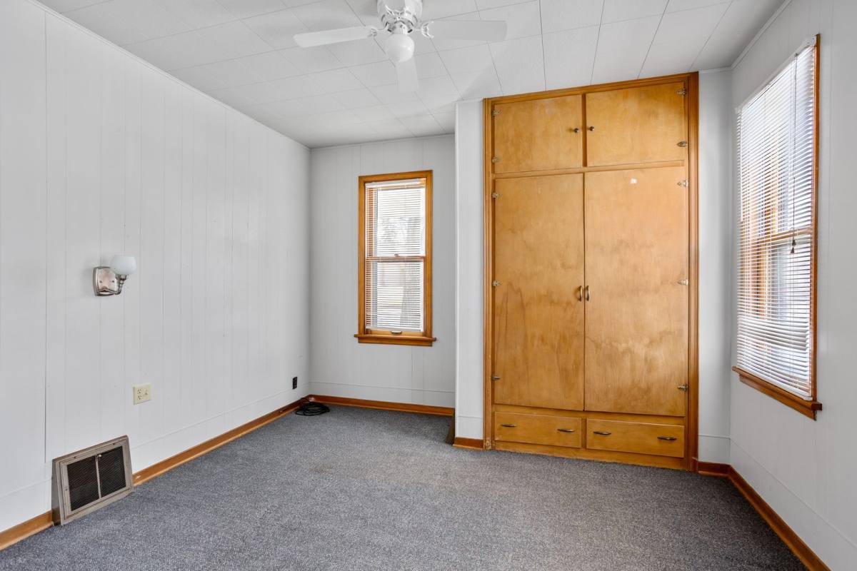 Apartment for rent at 120 W 5th St, Kaukauna, WI 54130