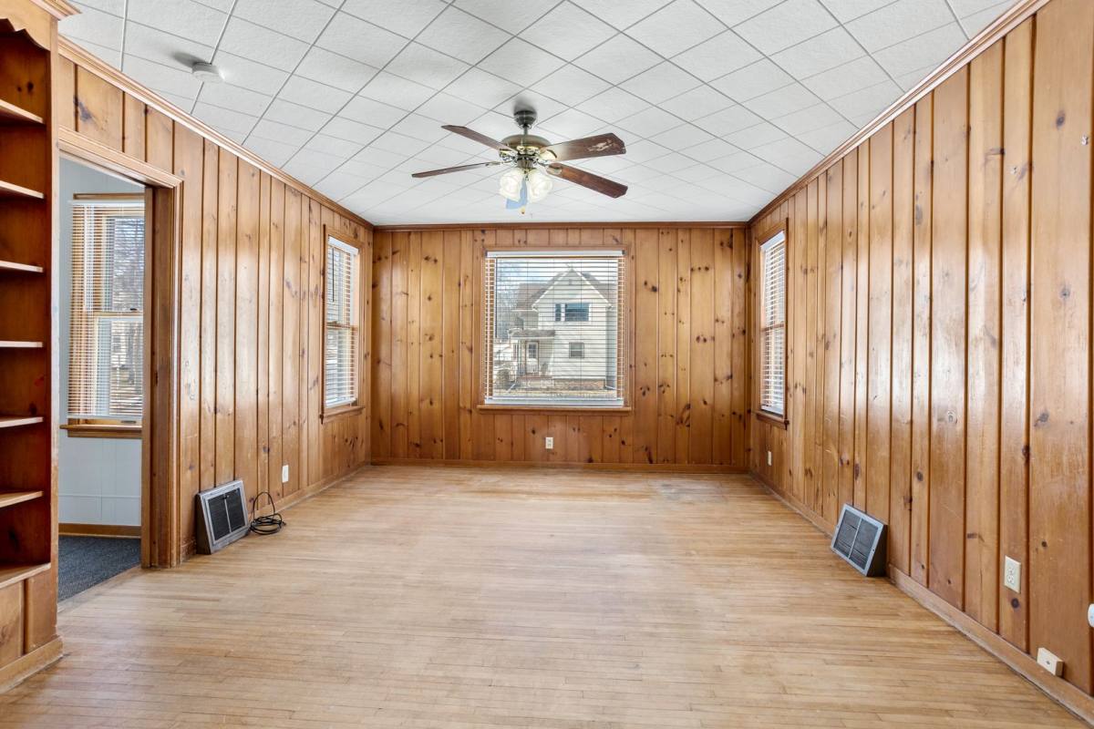 Apartment for rent at 120 W 5th St, Kaukauna, WI 54130