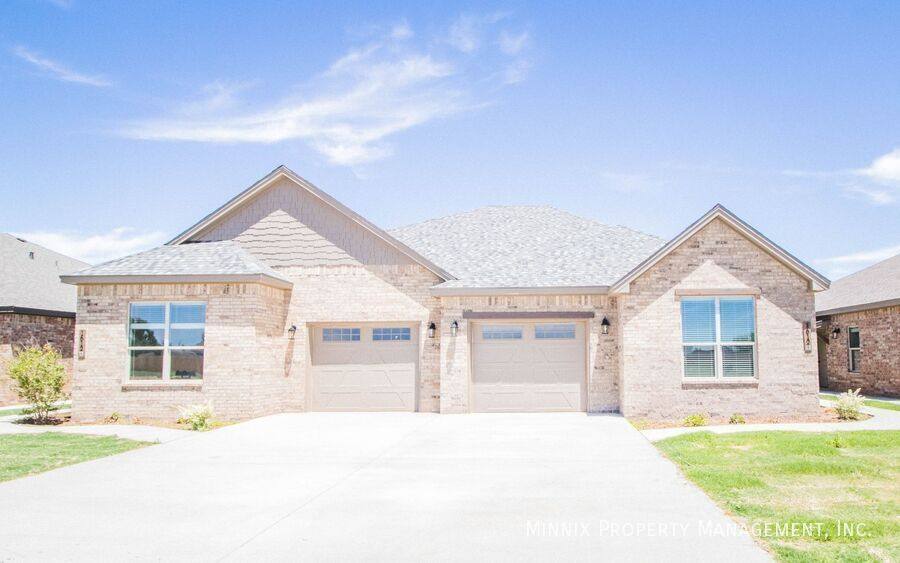 Townhouse for rent at 1609 102nd St #A, Lubbock, TX 79423