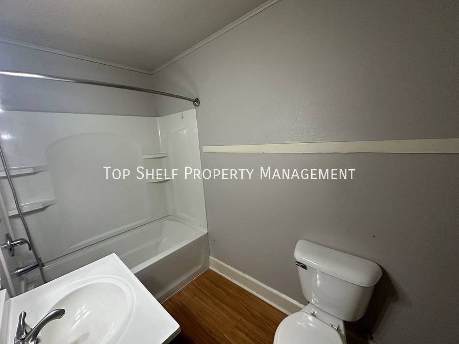 Apartment for rent at 1438 9th St #1, Des Moines, IA 50314