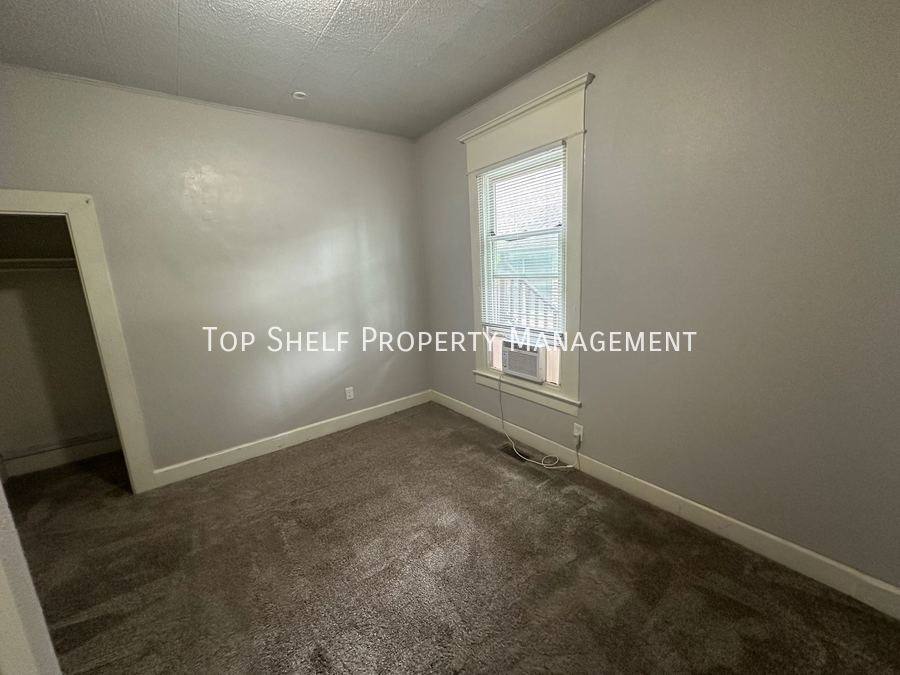 Apartment for rent at 1438 9th St #1, Des Moines, IA 50314