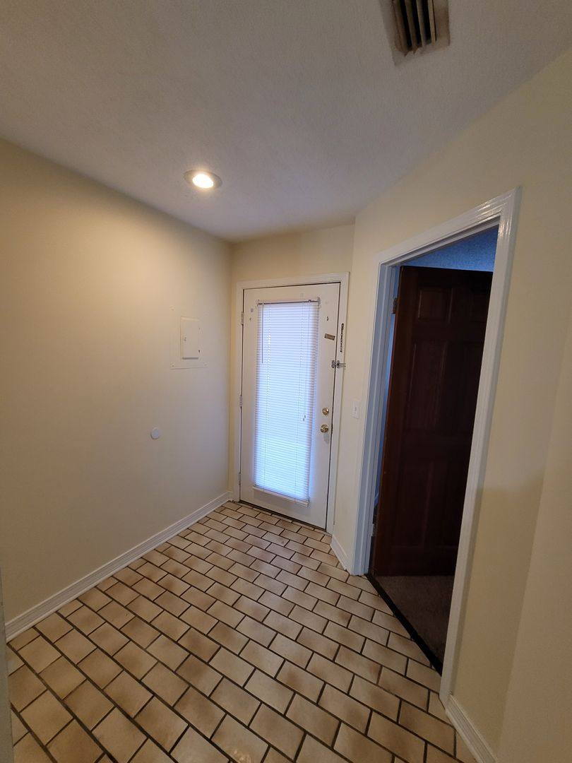 Apartment for rent at 8730 Thomas Dr, Panama City, FL 32408