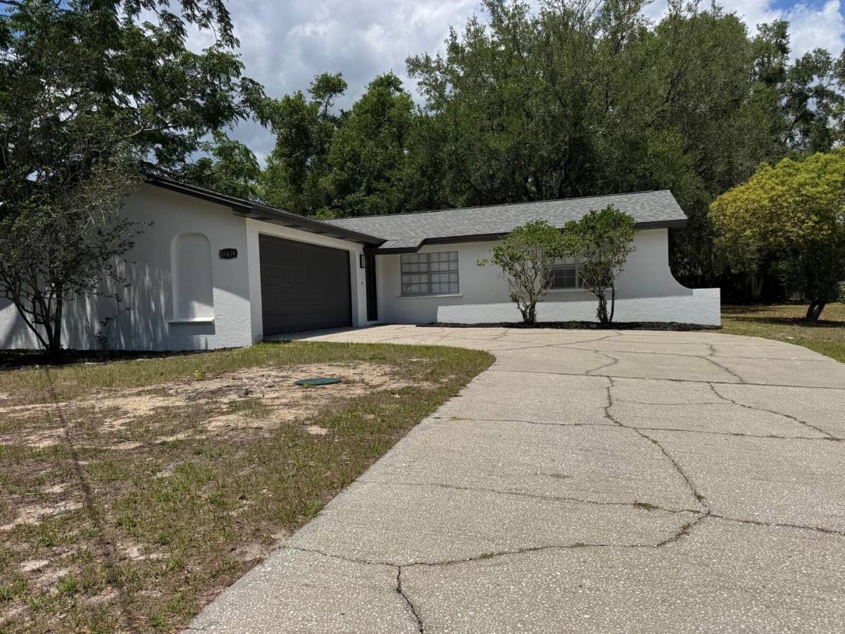 House for rent at 1639 Spring Lake Rd, Fruitland Park, FL 34731