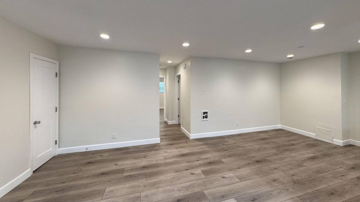 Apartment for rent at 942 7th St #6, Santa Monica, CA 90403