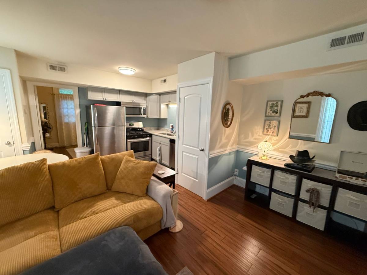 Apartment for rent at 4 N Auburn, Richmond, VA 23221