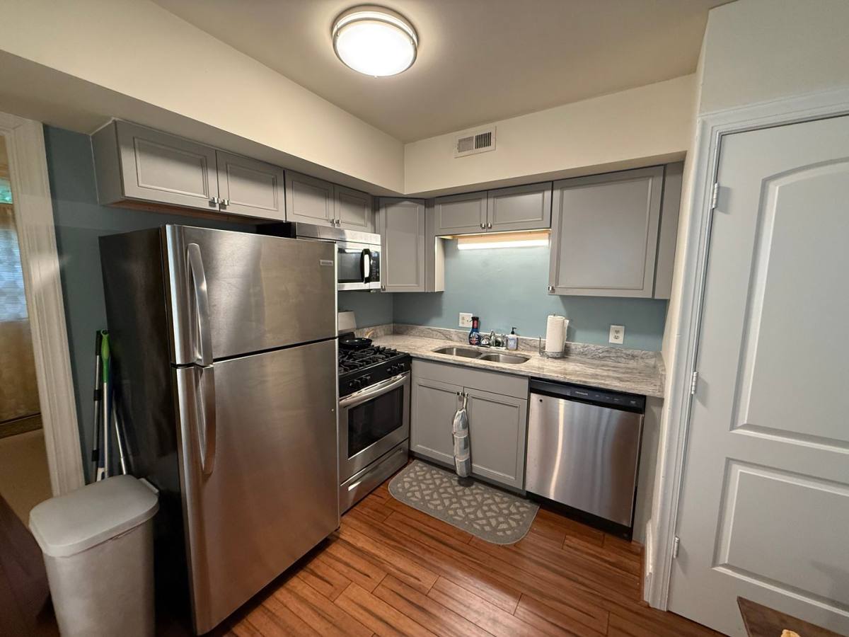 Apartment for rent at 4 N Auburn, Richmond, VA 23221