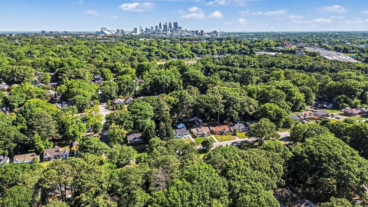 Apartment for rent at 490 Lynnhaven SW, Atlanta, GA 30310