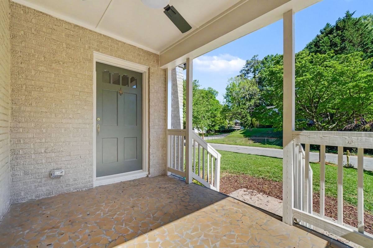 Apartment for rent at 490 Lynnhaven SW, Atlanta, GA 30310