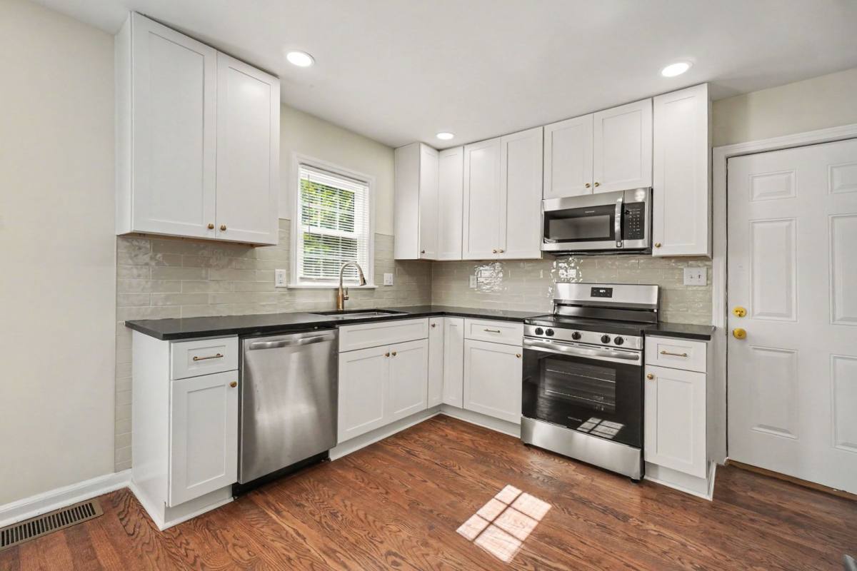 Apartment for rent at 490 Lynnhaven SW, Atlanta, GA 30310