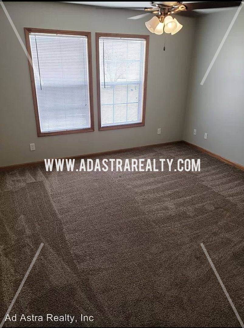 Apartment for rent at 704 Meadow Court, Peculiar, MO 64078