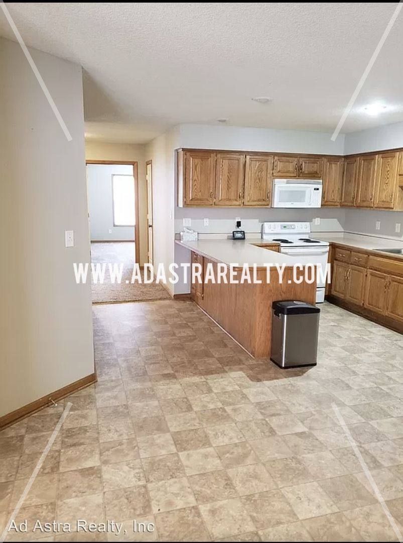 Apartment for rent at 704 Meadow Court, Peculiar, MO 64078