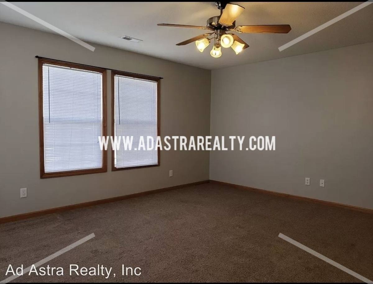 Apartment for rent at 704 Meadow Court, Peculiar, MO 64078