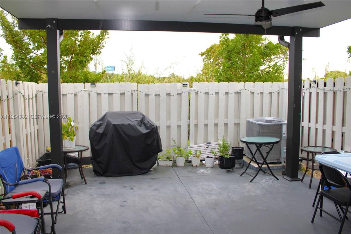 Townhouse for rent at 470 NE 12th St #470, Homestead, FL 33034