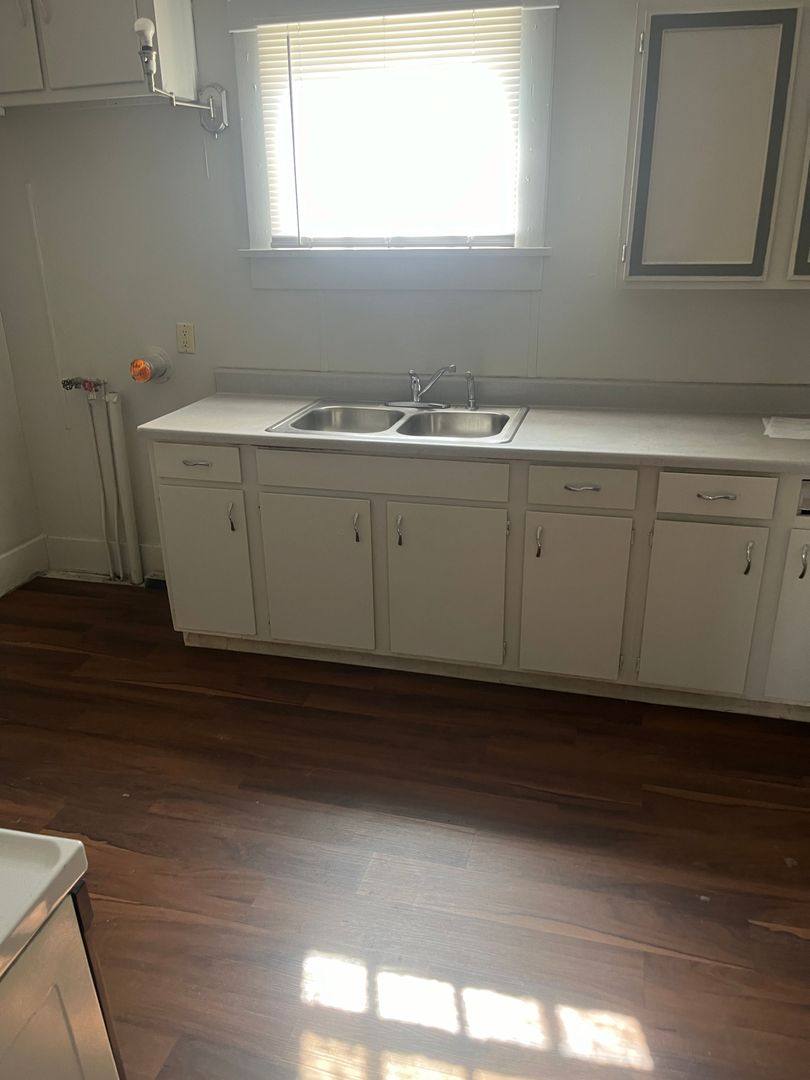 House for rent at 425 SW 3rd St, Newton, KS 67114