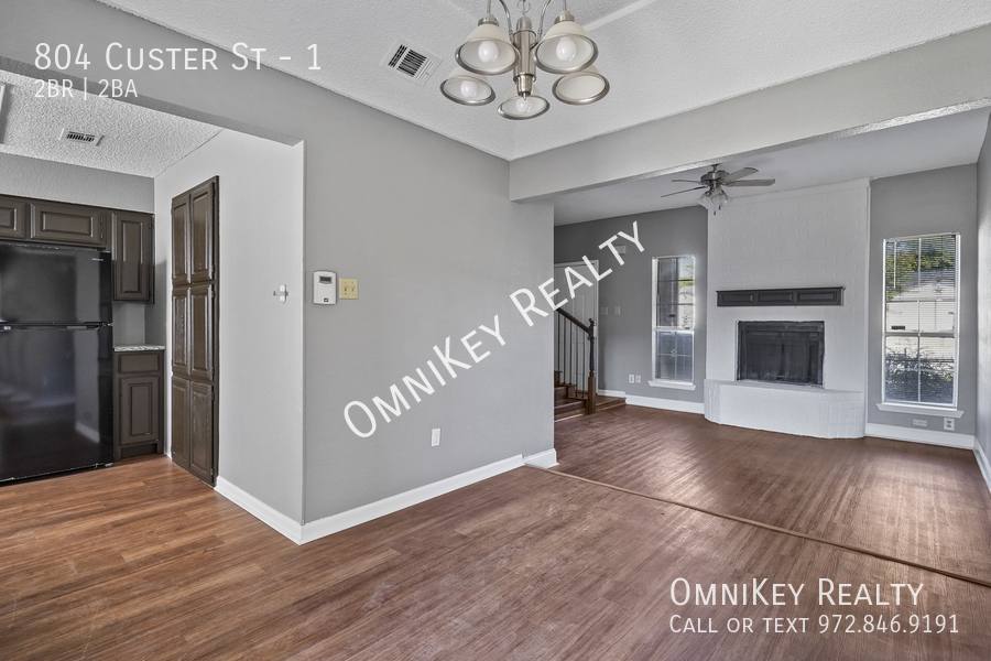 Townhouse for rent at 804 Custer St #1, Arlington, TX 76014
