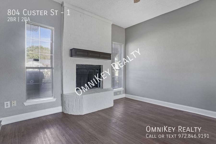 Townhouse for rent at 804 Custer St #1, Arlington, TX 76014