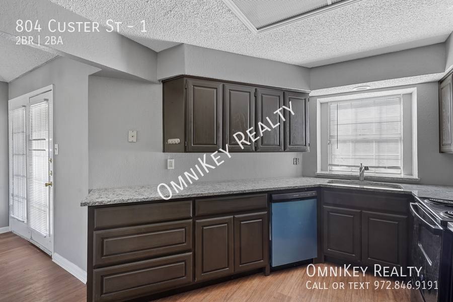 Townhouse for rent at 804 Custer St #1, Arlington, TX 76014
