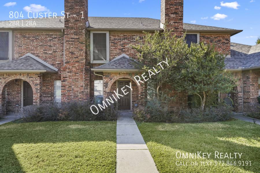 Townhouse for rent at 804 Custer St #1, Arlington, TX 76014