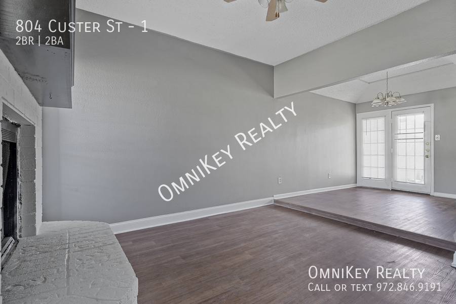 Townhouse for rent at 804 Custer St #1, Arlington, TX 76014