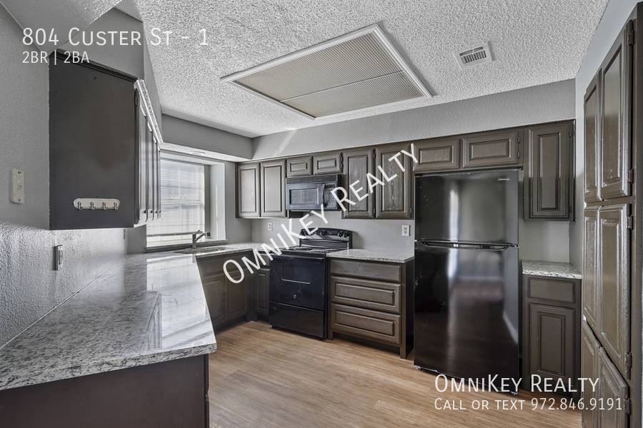 Townhouse for rent at 804 Custer St #1, Arlington, TX 76014