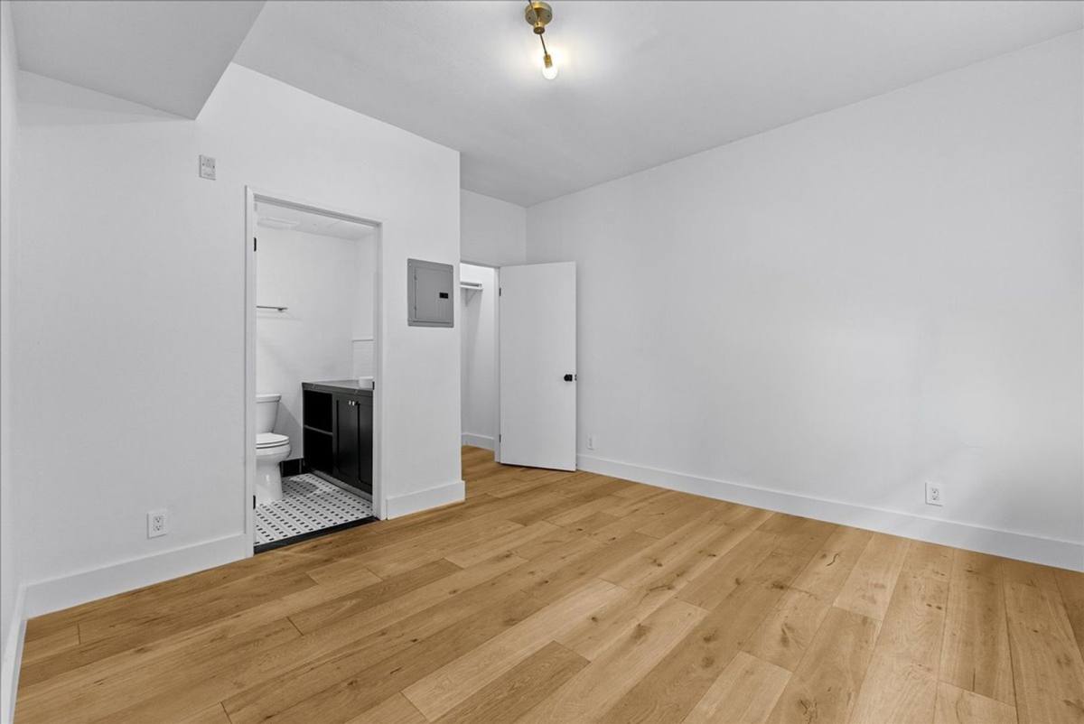 Apartment for rent at 135 N Doheny Dr #202, Los Angeles, CA 90048