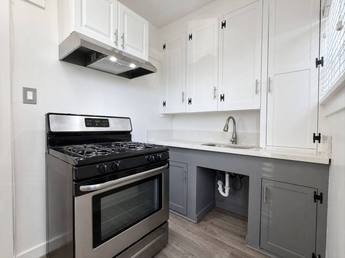 Apartment for rent at 1706 Sherman Place, Long Beach, CA 90804