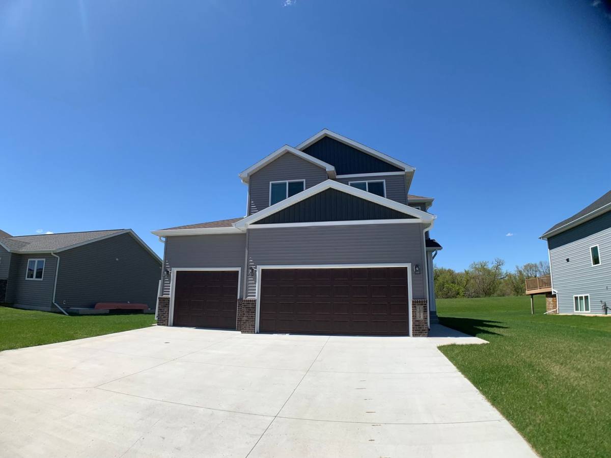 House for rent at 1360 Goldenwood Dr NW, West Fargo, ND 58078