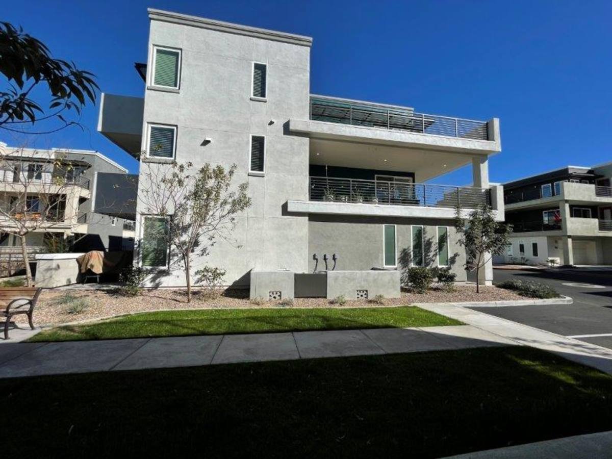 Townhouse for rent at 1250 N Abbey Lane, Chandler, AZ 85226