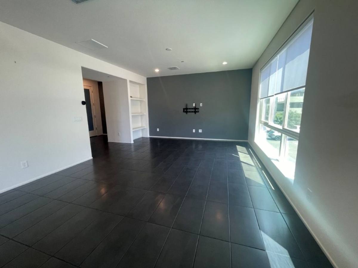Townhouse for rent at 1250 N Abbey Lane, Chandler, AZ 85226