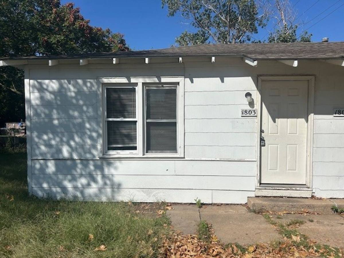 Apartment for rent at 1801-1803 S Grove, Wichita, KS 67211