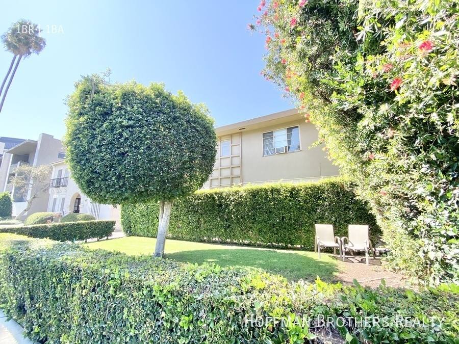 Apartment for rent at 125 N Hamilton Dr #A, Beverly Hills, CA 90211