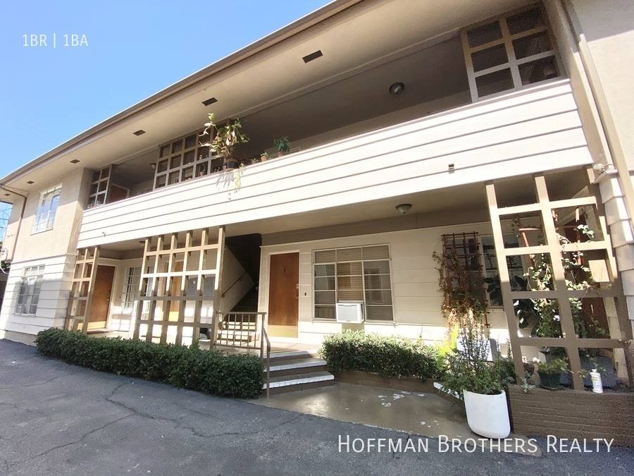 Apartment for rent at 125 N Hamilton Dr #A, Beverly Hills, CA 90211