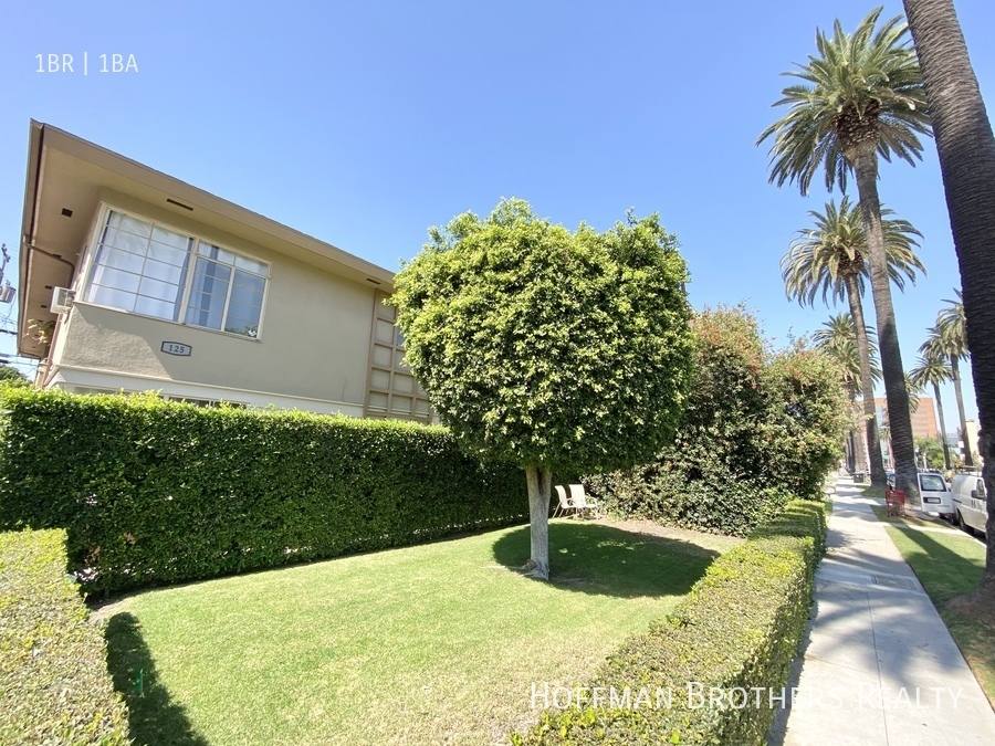 Apartment for rent at 125 N Hamilton Dr #A, Beverly Hills, CA 90211